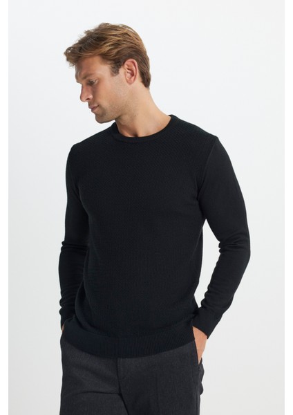 Pamuklu Standart Fit Normal Kesim Bisiklet Yaka Jakarlı Triko Siyah Kazak fırsatları