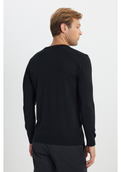 Pamuklu Standart Fit Normal Kesim Bisiklet Yaka Jakarlı Triko Siyah Kazak