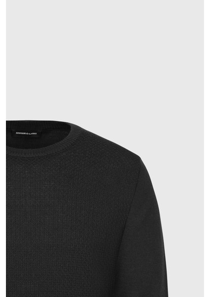 Pamuklu Standart Fit Normal Kesim Bisiklet Yaka Jakarlı Triko Siyah Kazak