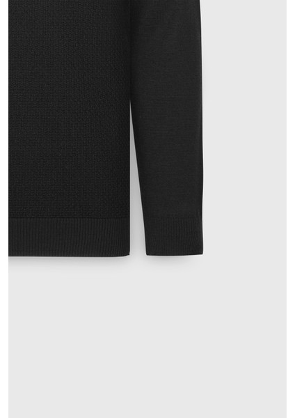 Pamuklu Standart Fit Normal Kesim Bisiklet Yaka Jakarlı Triko Siyah Kazak