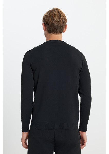 Standart Fit Normal Kesim Bisiklet Yaka Jakarlı Triko Kazak