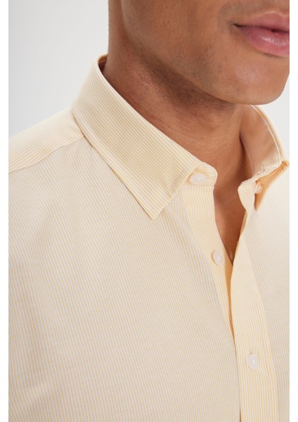 Erkek Beyaz-Sarı Slim Fit Dar Kesim Gizli Düğmeli Yaka Pamuklu Çizgili Gömlek modelleri