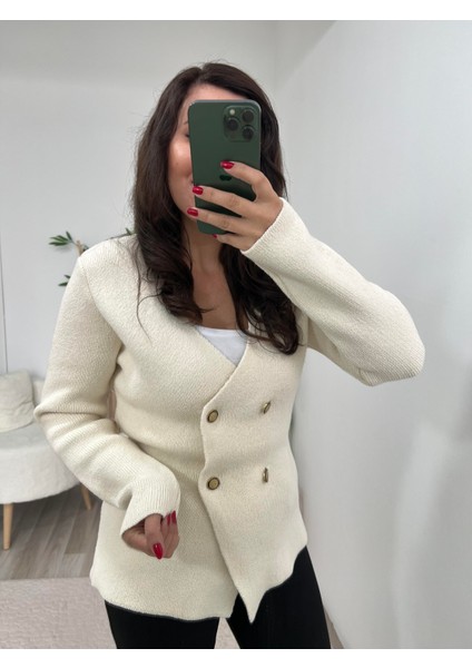 Krem Gold Düğme Detaylı Hırka