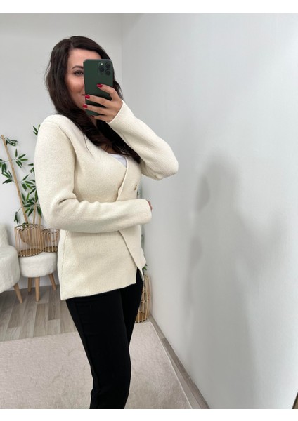 Krem Gold Düğme Detaylı Hırka fırsatları
