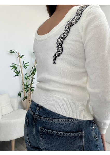 Krem Sırt Dekolteli Işlemeli Kazak fiyatları