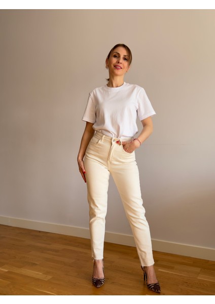 Mom Jean Ekru