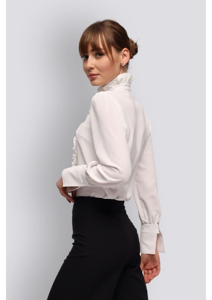 Juliet | Tasarım Gömlek Hakim Yakalı Manşetli Uzun Kollu Yakası ve Patı Fırfırlı - Beyaz modelleri