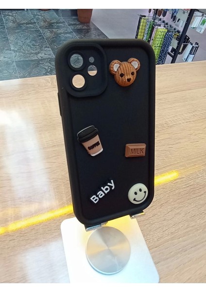 iPhone 11 Uyumlu Coffe Kabartma Figürlü Kamera Korumalı Kapak