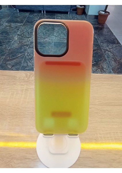 iPhone 14 Pro Max Uyumlu Hologram Özellikli Işıkta Renk Değiştiren Kapak