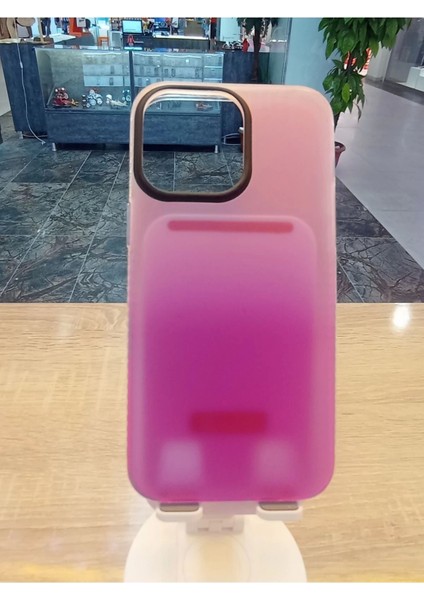 iPhone 14 Pro Max Uyumlu Hologram Özellikli Işıkta Renk Değiştiren Kapak