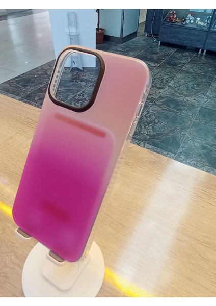 iPhone 14 Pro Max Uyumlu Hologram Özellikli Işıkta Renk Değiştiren Kapak