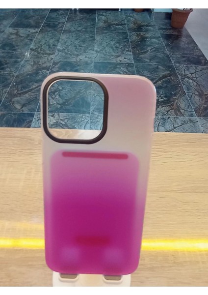 iPhone 14 Pro Max Uyumlu Hologram Özellikli Işıkta Renk Değiştiren Kapak