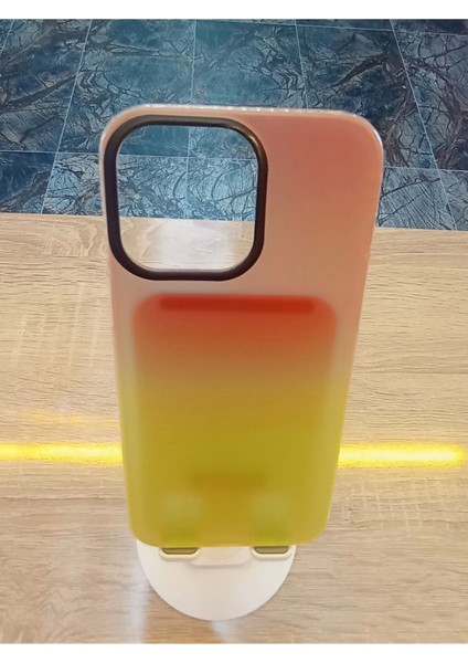 iPhone 14 Pro Max Uyumlu Hologram Özellikli Işıkta Renk Değiştiren Kapak