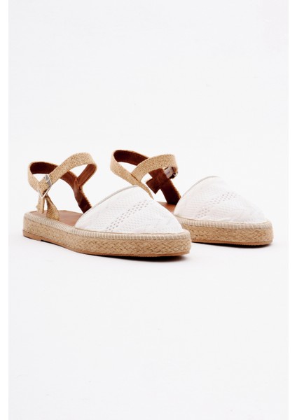 Kadın Beyaz Önü Kapalı Bilekten Bağlamaı Hasır Triko Sandalet fırsatları