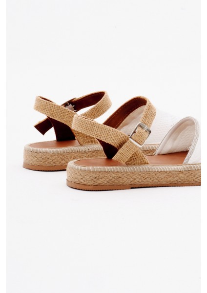 Kadın Beyaz Önü Kapalı Bilekten Bağlamaı Hasır Triko Sandalet indirimleri