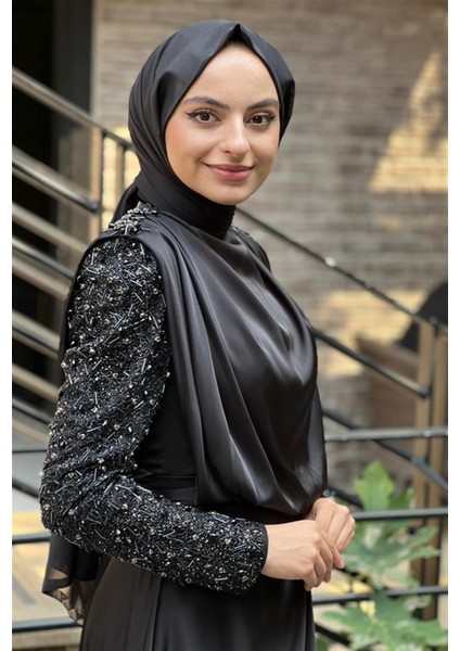 Kolları Taşlı Saten Abiye Elbise