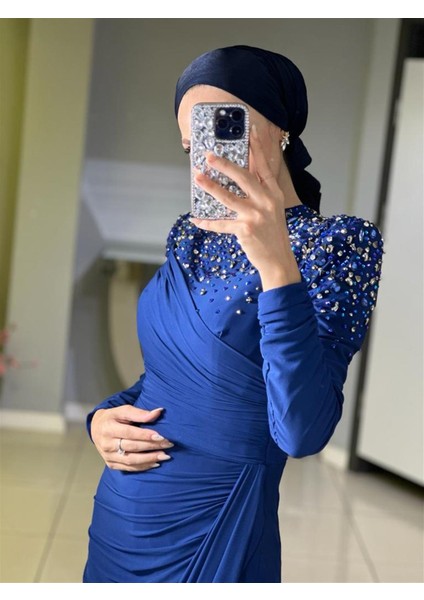 Omuzları ve Göğüsü Taşlı Abiye Elbise