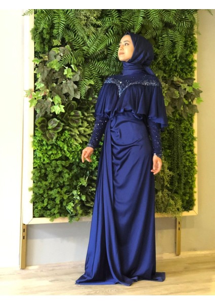 Saten Yaka ve Kolları Taşlı Abiye Elbise