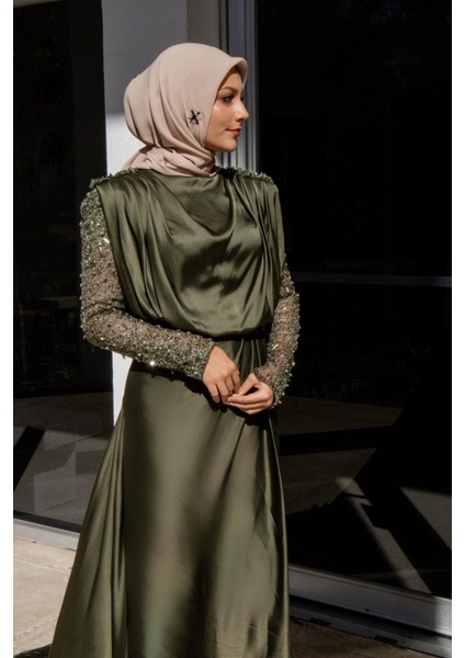 Kolları Taşlı Saten Abiye Elbise