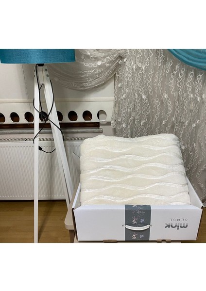Renkli 160x220 yumuşak polyester battaniye, şık ev dekoru aksesuarı