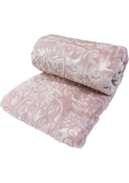 Pembe, yumuşak ve şık tek kişilik embos battaniye, rahatlık ve şıklık sağlar.