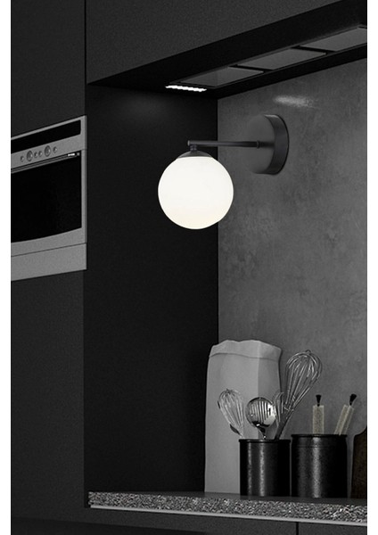 Şık siyah metal duvar lambası, yatak odası ve banyo için modern aydınlatma seçeneği