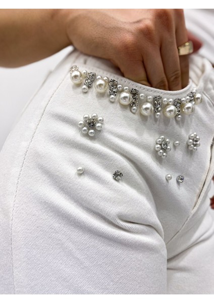 Beyaz Yüksek Bel Inci Detaylı Kadın Şort fiyatları