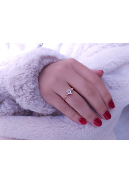 ve Beyaz Topaz Taşlı Arina Yüzük 0447R0093 fırsatları