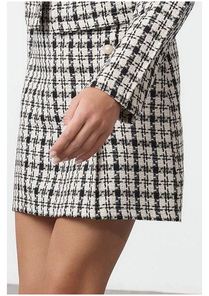 Kadın Moda Stil Mini Astarsız Dokuma Tüvit Ekose Desenli Düğme ve Yırtmaç Detaylı Dokuma Etek