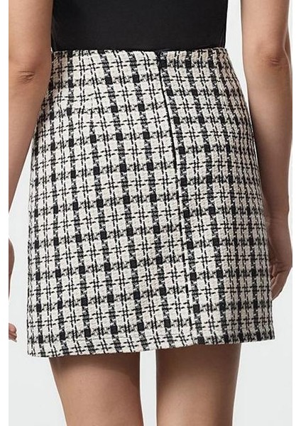 Kadın Moda Stil Mini Astarsız Dokuma Tüvit Ekose Desenli Düğme ve Yırtmaç Detaylı Dokuma Etek