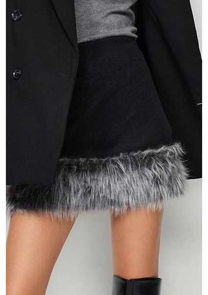 Kadın Moda Stil Mini Astarsız Dokuma Limited Edition Etek Ucu Peluş Detaylı Süper Mini Dokuma Etek