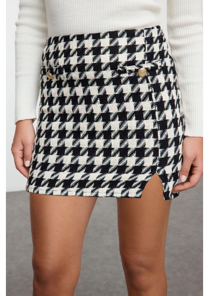Kadın Moda Stil Mini Astarsız Dokuma Önden Cep ve Yırtmaç Detaylı Kazayağı Desenli Dokuma Etek