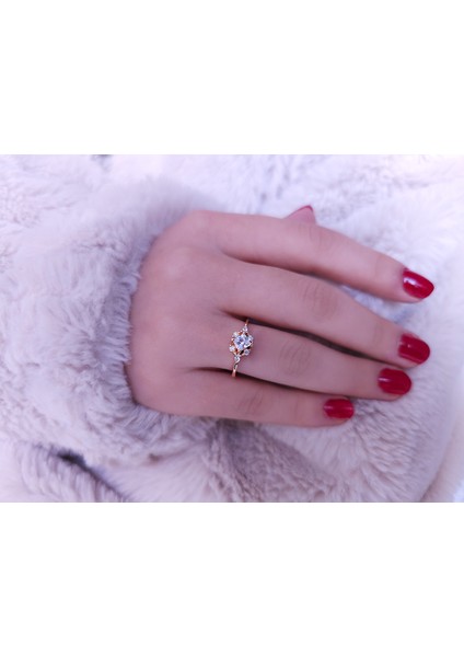 ve Prenses Kesim Beyaz Topaz Taşlı Mila Yüzük 0447R0094 indirimleri