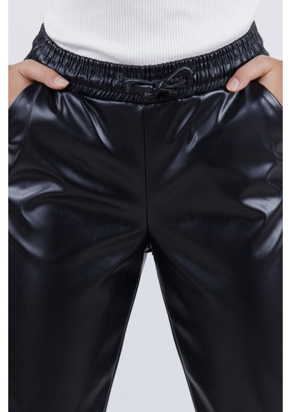 Beli ve Paçası Lastikli Cepli Deri Görünümlü Kız Çocuk Pantolon modelleri