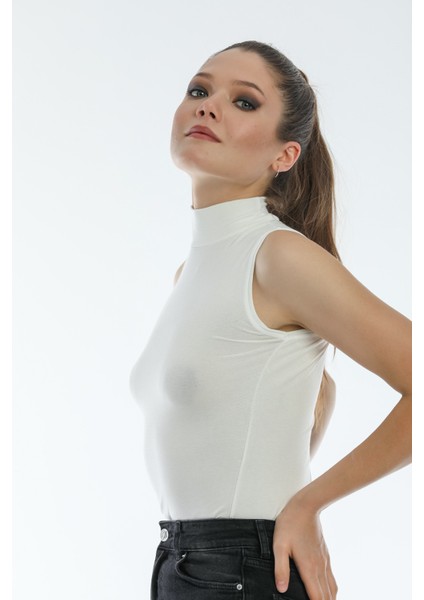 Kolsuz Boğazlı Body indirimleri