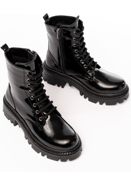 Siyah Rugan Bağcıklı Fermuarlı Günlük Kadın Bot