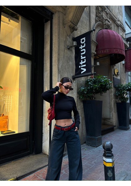 Lymens Fashion Siyah Dik Yaka Crop Kazak - Modern ve Minimalist Şıklık fiyatları