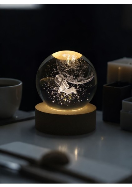 Uzaydaki Astronot Kristal Küre