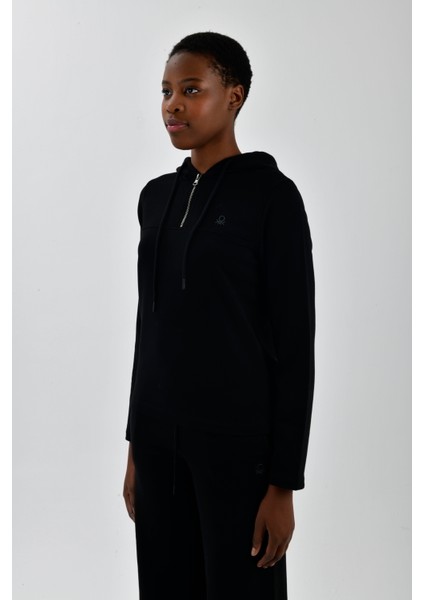 Kadın Siyah Sol Göğsü Logo Detaylı Fermuarlı Kapüşonlu Sweatshirt modelleri