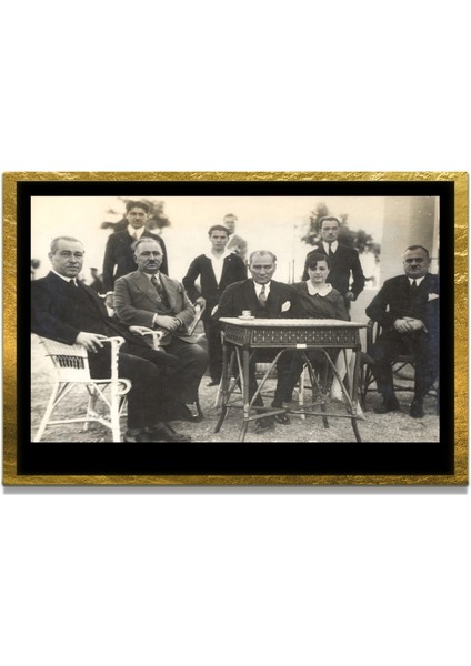 Yapay Zeka ile Yenilenmiş Atatürk Fotoğrafları Siyah Beyaz Cam Tablo, 3D Dekoratif Baskı 783