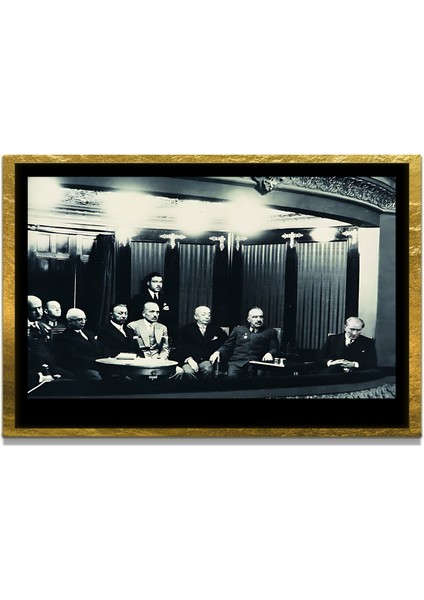 Yapay Zeka ile Yenilenmiş Atatürk Fotoğrafları Siyah Beyaz Cam Tablo, 3D Dekoratif Baskı 200