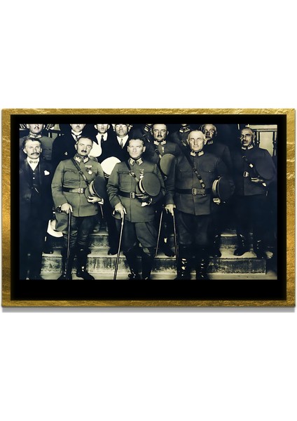 Yapay Zeka ile Yenilenmiş Atatürk Fotoğrafları Siyah Beyaz Cam Tablo, 3D Dekoratif Baskı 366
