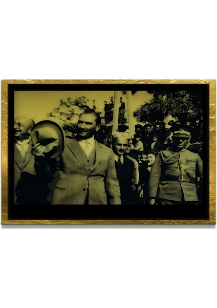 Yapay Zeka ile Yenilenmiş Atatürk Fotoğrafları Siyah Beyaz Cam Tablo, 3D Dekoratif Baskı 164