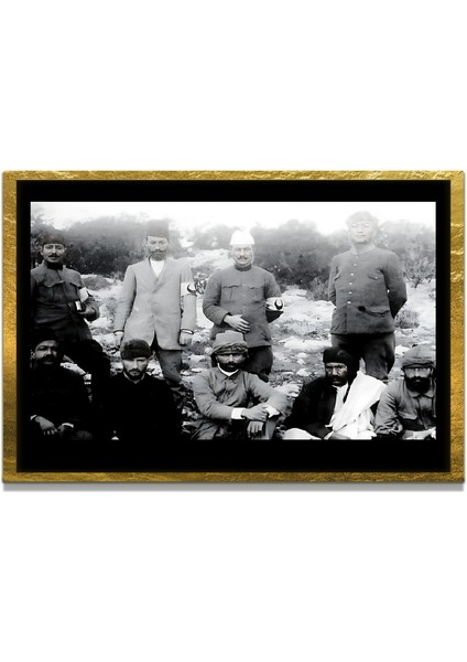 Yapay Zeka ile Yenilenmiş Atatürk Fotoğrafları Siyah Beyaz Cam Tablo, 3D Dekoratif Baskı 601