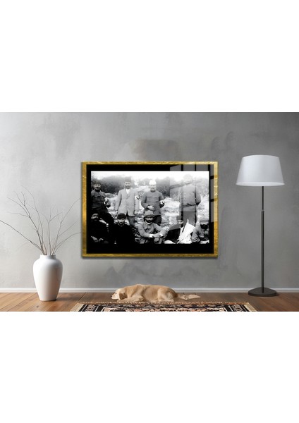Yapay Zeka ile Yenilenmiş Atatürk Fotoğrafları Siyah Beyaz Cam Tablo, 3D Dekoratif Baskı 601