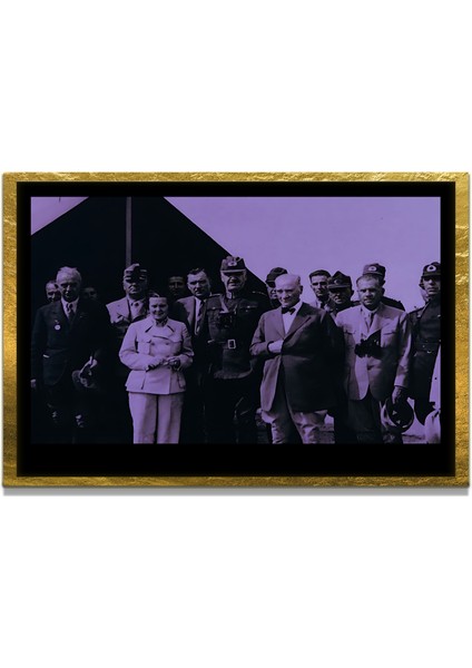 Yapay Zeka ile Yenilenmiş Atatürk Fotoğrafları Siyah Beyaz Cam Tablo, 3D Dekoratif Baskı 376