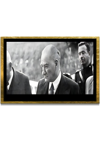 Yapay Zeka ile Yenilenmiş Atatürk Fotoğrafları Siyah Beyaz Cam Tablo, 3D Dekoratif Baskı 30
