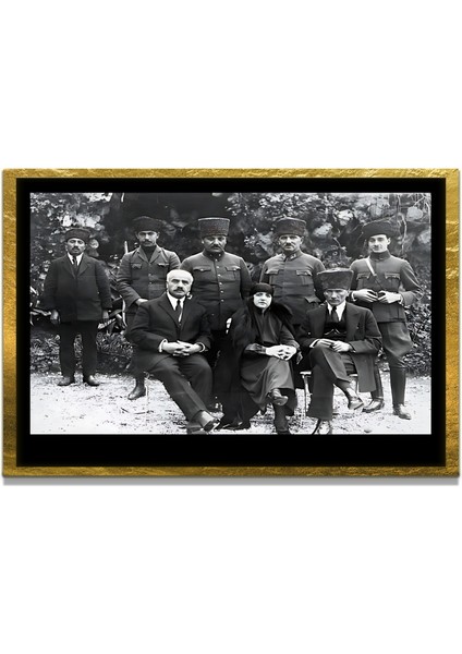 Yapay Zeka ile Yenilenmiş Atatürk Fotoğrafları Siyah Beyaz Cam Tablo, 3D Dekoratif Baskı 687
