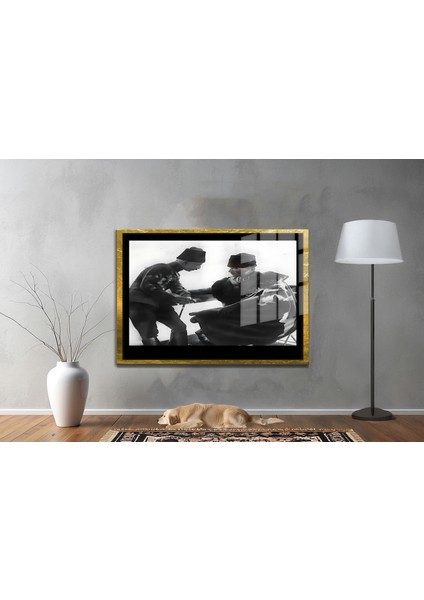 Yapay Zeka ile Yenilenmiş Atatürk Fotoğrafları Siyah Beyaz Cam Tablo, 3D Dekoratif Baskı 679 fiyatları