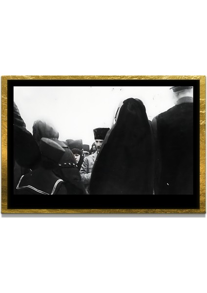 Yapay Zeka ile Yenilenmiş Atatürk Fotoğrafları Siyah Beyaz Cam Tablo, 3D Dekoratif Baskı 13